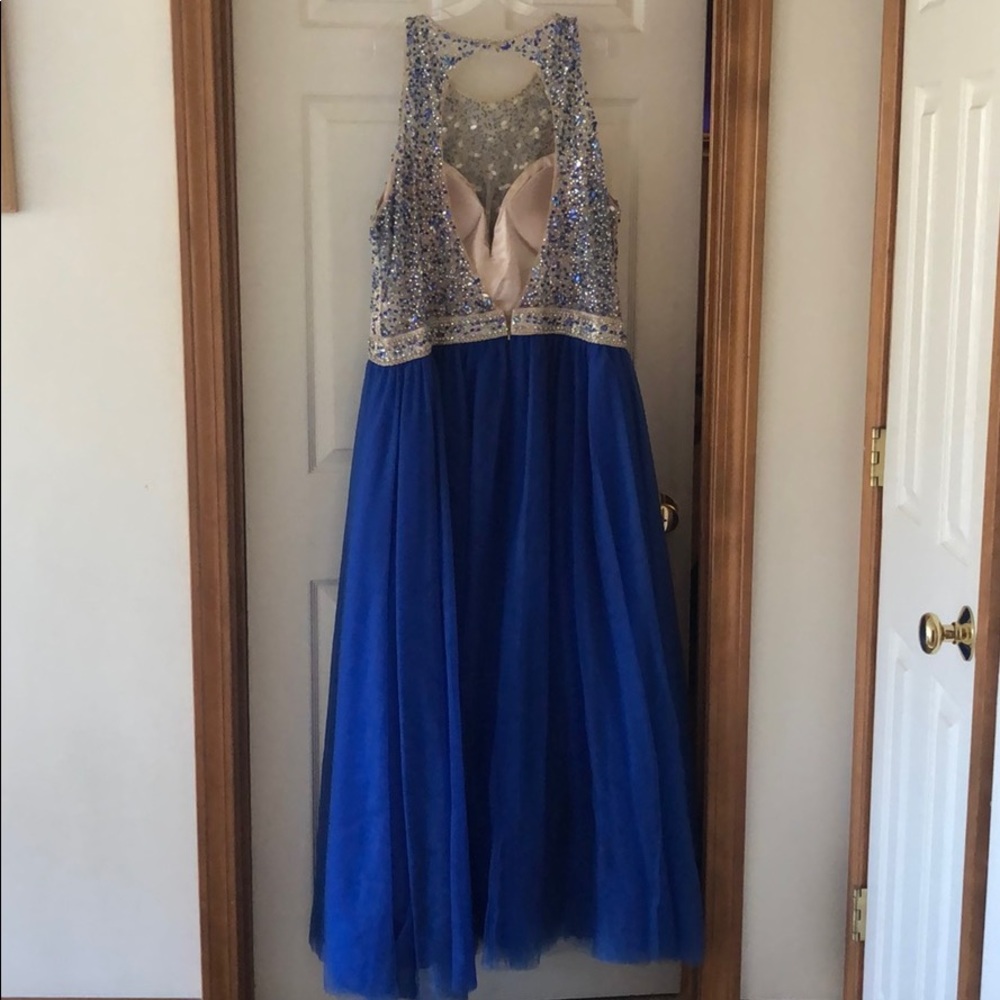PROM DRESS - Picture 3 of 3